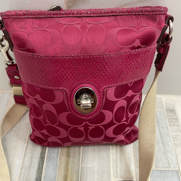 Auth Coach Python Pink Signature Jacquard Lizard Leather Trim Bag 43457 - Picture 2 of 15